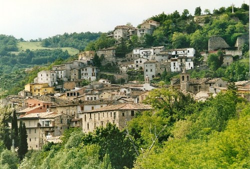 Una piccola ed affascinante cittadina nel nord dell'Abruzzo.  A small and nice town in the North of Abruzzo.  :) NB: PAGINA NON UFFICIALE