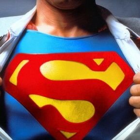 Futbolista acabao.Jugador de Padel en ciernes,del San Fernando de baja categoría es decir NO ACCIONISTA, Cañailla,Madridista (Con carnet) y Friki De Superman.