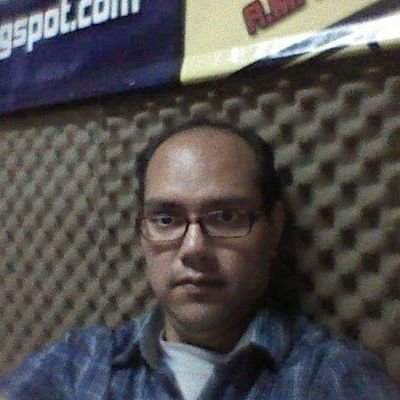 Esta cuenta de twitter brinda las #noticias más destacadas del día.