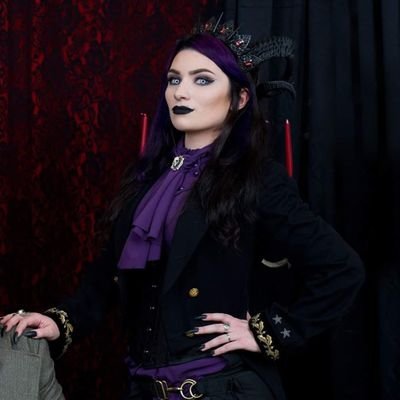 LadyMNoire's profile picture. Really just a moth in a human suit $misskmadi