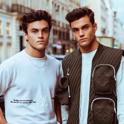 New to the fan account pages, so let’s be friends?😂 Also In 💙 with the twins.