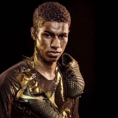 azxroo's profile picture. 