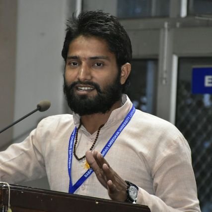 मैं इक टूटा सितारा हूँ ,कई गम का मैं मारा हूँ।
मेरी मंजिल आसमां है,मुझे चमकाना सारा जहाँ है l
✒️अनुपम पाठक