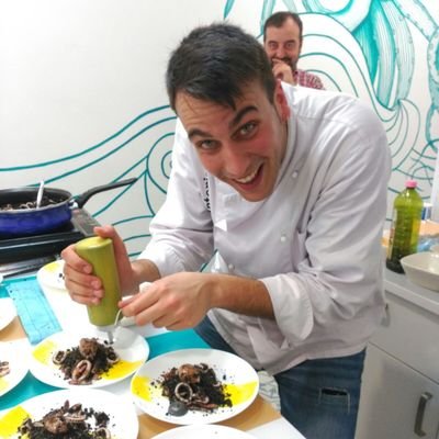 Chef a domicilio. Finalista de MasterChef 3 España. Amante de la cocina, la música y la alegría. Instagram - @antoniomchef3 Facebook - Antonio Masterchef 3