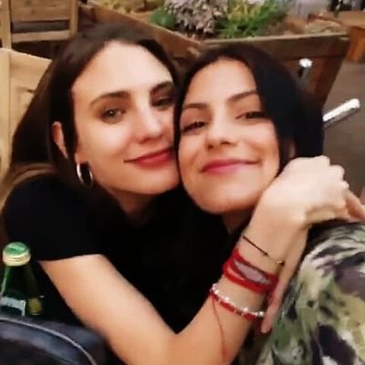 Cuenta backup de @altduraznito
Fan de #Juliantina #Barbarena