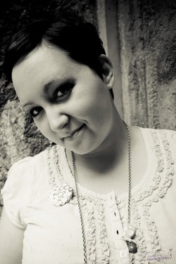 sur_un_air_chic's profile picture. Création de bijoux textiles vintage chics et rétro...