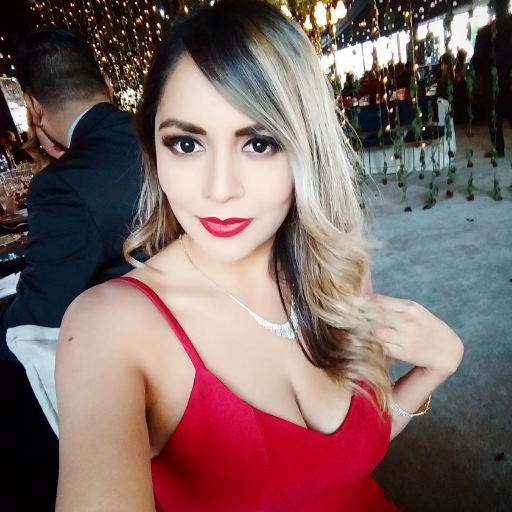 Comunicadora.
📺🎙️On Air Personality & Show Producer Buenos días América Univision TUDN Radio.
Conductora en @BunkerInforma_
Maestría en Periodismo Digital