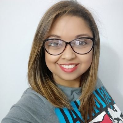 Brazilian/Panamanian, 37 years old, Sofía and Belén's mom, @edgaralberto28 wife, pseudo chef, home decor obsessed and karaoke singer =)