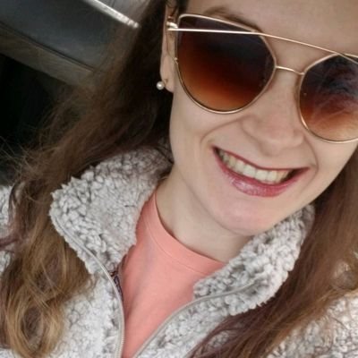 F.R.I.E.N.D.S fanatic. Bowie's Biggest fan. Animal Lover. Book Nerd. Wannabe Gamer. South Carolina Home. ❤