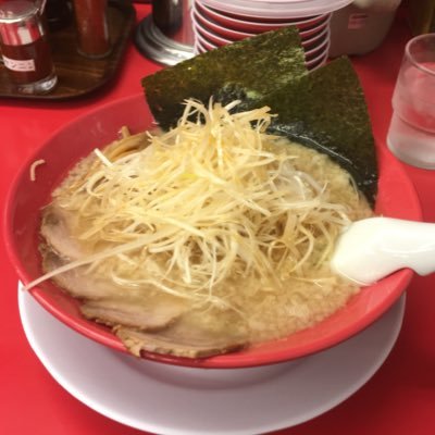 月に1,2回食文化研究と称した旅行に行きます！今年できたので1回生しかいません。暇なときに集まってご飯食べようっていうサークルです。衣笠4人、OIC3人で活動してます！！火曜日に定例会を開いています！！