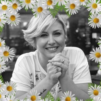 rahsanpektas's profile picture. Bilginin en büyük güç, Bir'in en büyük sayı, Sevginin her kapıyı açan anahtar olduğuna inanıyorum...