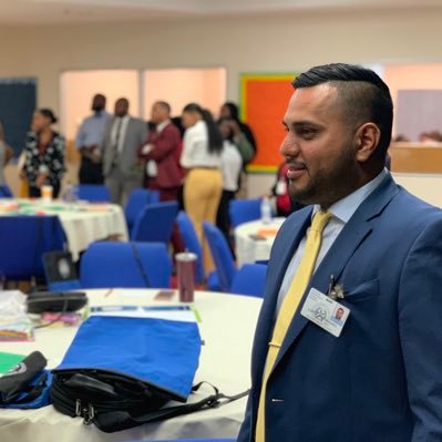Principal in @HoustonISD| Father|Lifelong learner| Math teacher|Servant Leader|alopez14@houstonisd.org