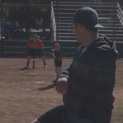 Family-Baseball-Help each other