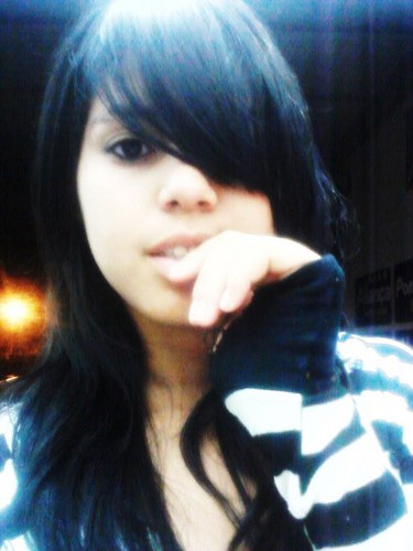 a miinha música é minha inspiração/Curto post-Hc e MetalCore/Esportes de aventura me instigam/Minhas Roupas anos 50 não convecem/ Se gostou, Follow-me *-----*