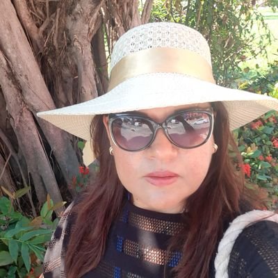 Soy una hija de Dios privilegiada porque puso su mirada en mi y sano mi vida. Gracias Señor!!! 😀🌹💏