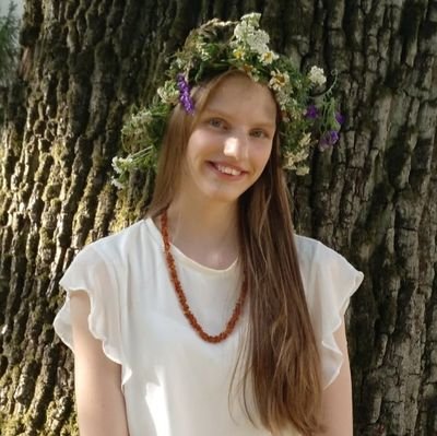 Ich beteilige mich gerne künstlerisch kreativ. Mein Traum ist es, einen eigenen Blog (auf https://t.co/CqLx079K0H) zu starten. Auf Instagram bin ich @lolxig