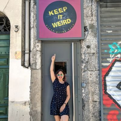 Sou de lua, beeemm indecisa. Às vezes entendo tudo errado. Amo chocolate, bolo, gelatina, sorvete e pipoca. ❤️
Trying to be better. She/her.