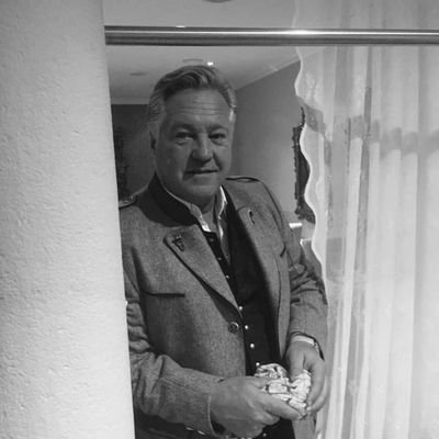 LenonJustin's profile picture. do not search far for me. I'm cool and friendly. nice to be with 👍