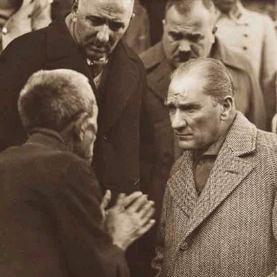 Atasını ve Ecdadını sevmeyen bizden değildir. Ne Mutlu Türk'üm Diyene..