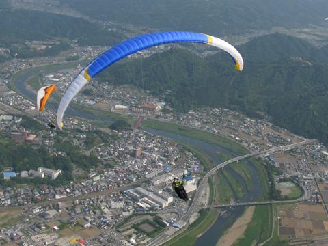 misaki_kuma's profile picture. パラグライダーで飛んだり、山を登ったり、キャンプしたり。正体は、くまです。