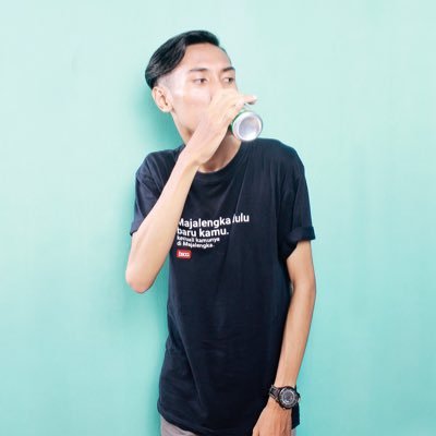 cowo yang namanya ada huruf r, y, l, u biasanya ganteng
