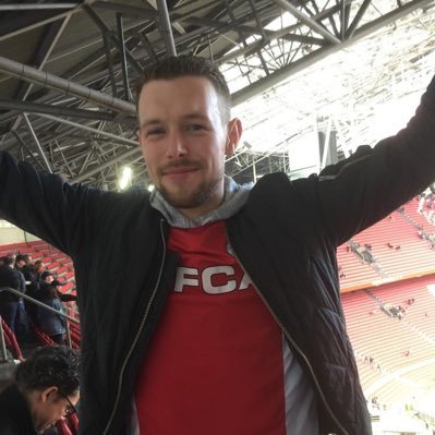 ajax fan / gek❌❌❌ Seizoenskaart sinds 2018 🏃🏻♂️waar kan sportief bezig 🚴♂️⚽️. vriendjes met een huskita🐕 papa van levi💙