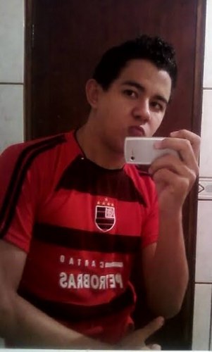 Canceriano, Flamenguista Roxo, Bacana, Legal, Chato nas horas certas, e tenta curtir até aonde dá'