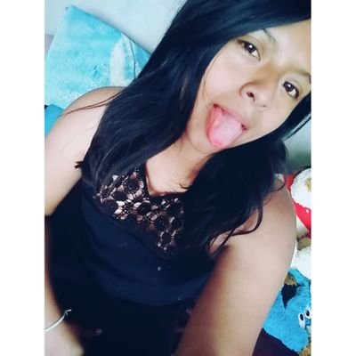 karennavarrist1's profile picture.
