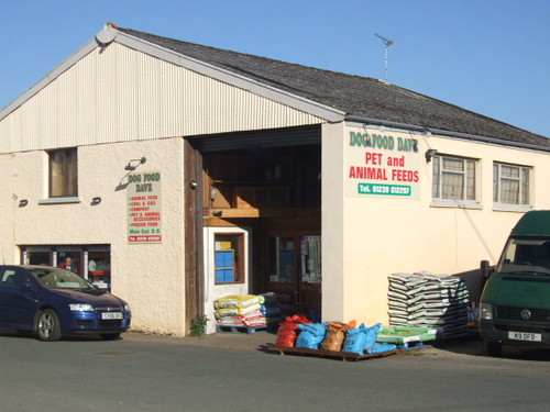I run Dog Food Dave which is a Pet and Animal feed shop in Cilgerran, West Wales.
Have been here for about 12 years now and love it.