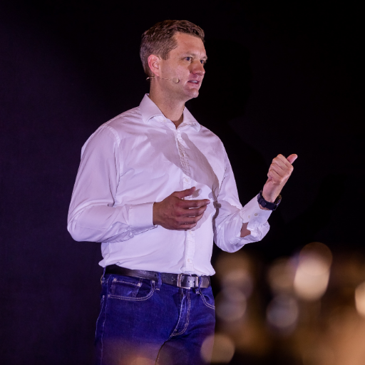 Stefan Sucker is speaker and successful founder of several
companies
