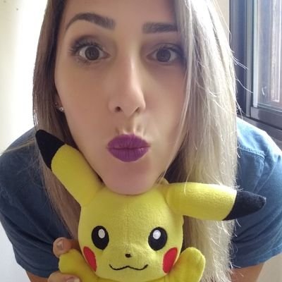 Mangás, animes, filmes, seriados são minhas paixões. Sou estranha e retenho muita informação inútil e geralmente esses são meus assuntos favoritos.
#pokemon.