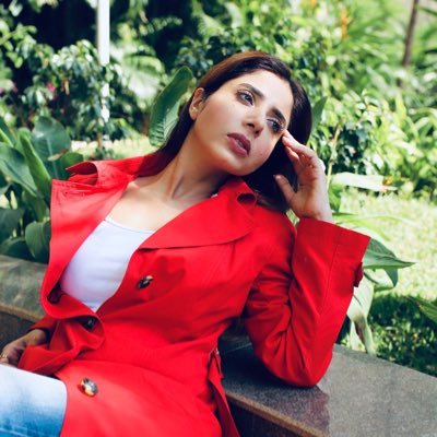 Fashion Blogger ,Style Coach, Brand Consultant,Music Lover, Writer, Speaker, Book Lover..... email: stylecoachaianaj@gmail.com Insta: https://t.co/vR17ySsWV0