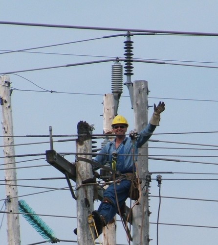 I'm into powerline work, new technology, following the startup scene , riding my Goldwing and raising my 3 girls with my wonderful wife.
