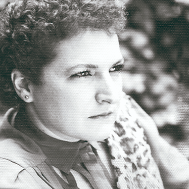 Poeta y médica. Escritora, novelista, dramaturga, ensayista, guionista de cine y televisión, compositora, catedrática y conferencista.