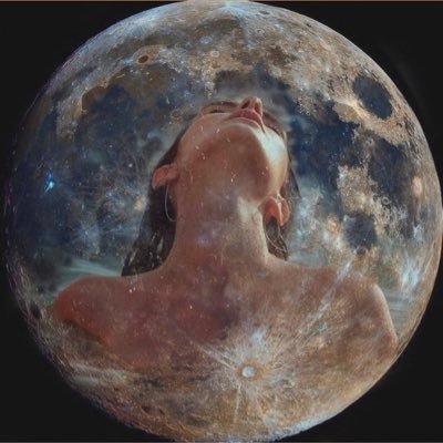 • @Picmolia; Gece gökyüzünde parlayan yıldızın zamanla sönüp yok olmasıdır. • 🌘