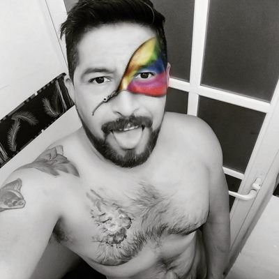 su buscas noticias o el bonito meme este no es lugar ....si aún así decides buscar pues te aclaro que solo hallaras porno gay, mucho pero mucho porno gay