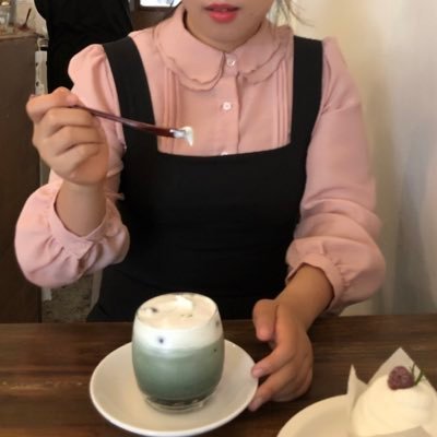 sugar0401pie's profile picture. 눈과 볼따구가 두 짝, 입술은 하나라는걸 잊어버린 코스메틱 리뷰어. 인용RT와 반말 멘션을 싫어함. 주로 화장품 관련 정보와 생각을 올립니다. 추천템은 꼭 테스트해보고 사세요. 자세한 정보는 공지 참조. FUB free.