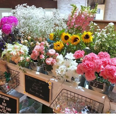 Portable Floral Market & Balloon decor,one of a kind chartcuterie board catering and rentals.
#events
Toronto/York region/Vaughan