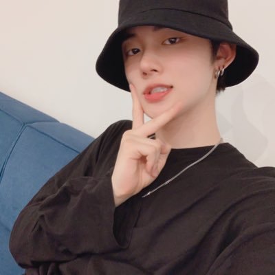 BMB0941940500's profile picture. 