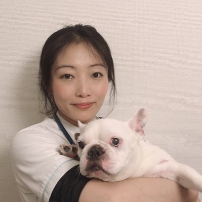 Mic Vet(獣医師 女優 非常勤講師 ペットライフクリエイター) 獣医だけでは患者を救えないと痛感。ペットフードメーカーにて1500件の動物病院を担当しVN活躍とのチーム医療を構築。獣医師・動物看護師へ診療に役立つ情報発信中です。Blogぶいらぼ運営中