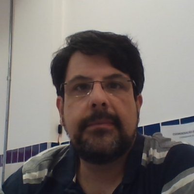 Professor do IFB, analista político e sonhador. Adepto do block preventivo.