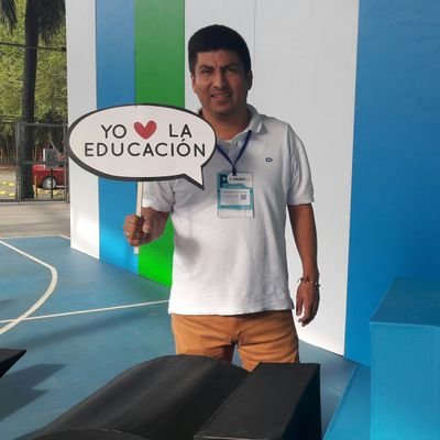 Ingeniero de Sistemas
Magister en Educación mediada por las TIC
Especialista en Informática Educativa