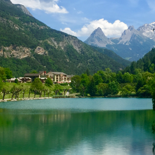 Hôtel☆☆☆ La Lauzetane  -- Au bord du lac du Lauzet Ubaye,  un coin de paradis au Coeur des Alpes de Hautes Provence...