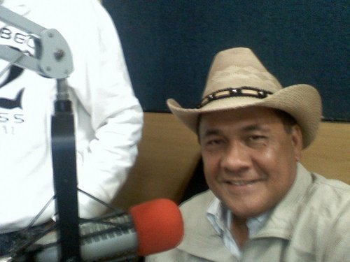 Jornalista, Economista, Pós-Graduado em Políticas Públ. de Gov.,apresentador do Programa Canta Brasília Atividade FM, Ok FM, Mania FM, Tupi FM, Cerrado FM 107.9