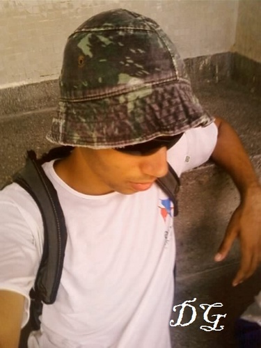 Quem se define se limita
