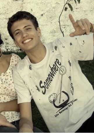 16 anos,esdutante e toco violao faço para da banda OS TEXEIRAS contados :bruno@texeira.com