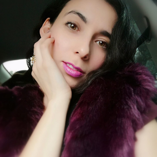 Apasionada de Dios!!!, soñadora, amante de la vida, de las risas, y el amor, Emprendedora, MAMÁ que busca ser plena, feliz.