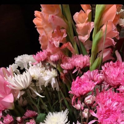 Retweetedq8's profile picture. تظاهر بأنك بخير دائمًا مهما عصفت بك الحياة، فالكتمان أجمل بكثير من شفقة الآخرين عليك ..