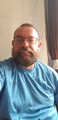 LesA69778624's profile picture. Australian beekeeper