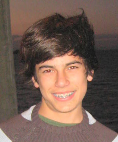 Estudante, 17 anos, apaixonado pela música, pelos amigos, pela família e pela vida. Gregory Fellipe prazer.
Colirio Da CAPRICHO!